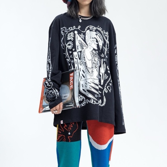 Like New Charles Jeffrey Loverboy Designer Long Sleeve Graphic Tee in Blk sz Med - Picture 3 of 9